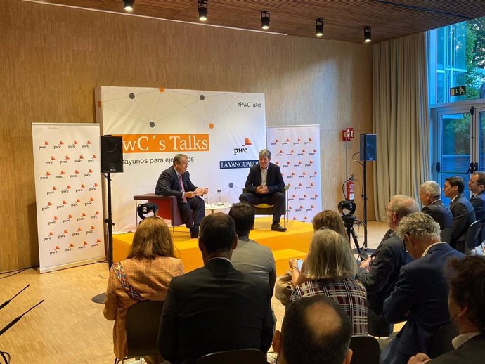 El socio responsable de PwC en Catalunya, Ignacio Marull, y el director ejecutivo de Fluidra, Eloi Planes, este jueves en Barcelona
