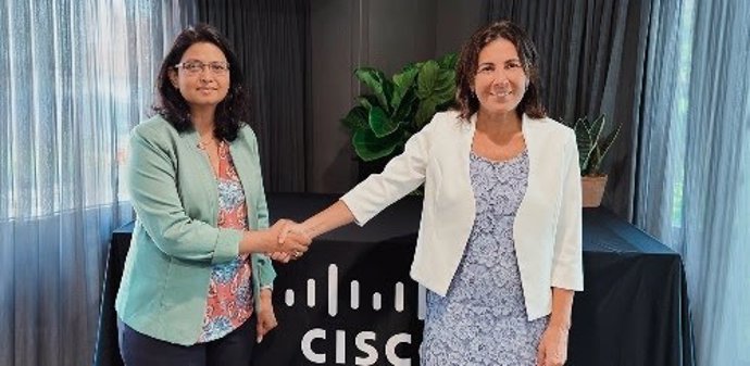 La vicepresidente Senior y Director General de Cisco Security Business Group, Shailaja Shankar, y la consejera delegada de Ciberseguridad y Cloud de Telefónica Tech, María Jesús Almazor