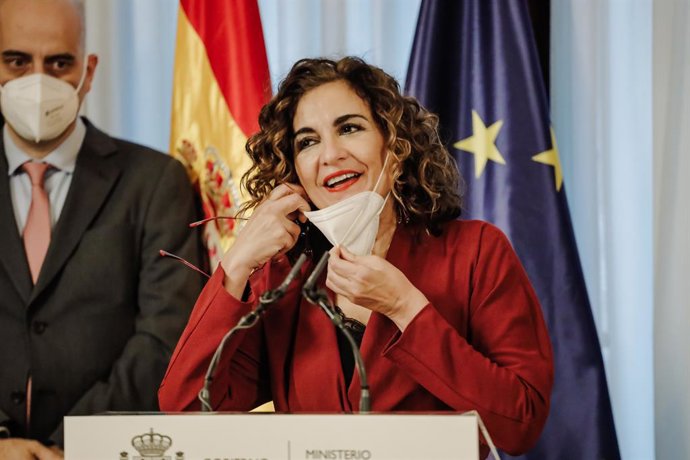 Archivo - La ministra d'Hisenda i Funció Pública, María Jesús Montero
