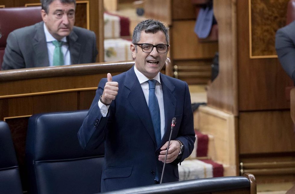 El ministro de la Presidencia, Relaciones con las Cortes y Memoria Democrática, Felix Bolaños, interviene en una sesión plenaria en el Congreso de los Diputados, a 25 de mayo de 2022, en Madrid (España).