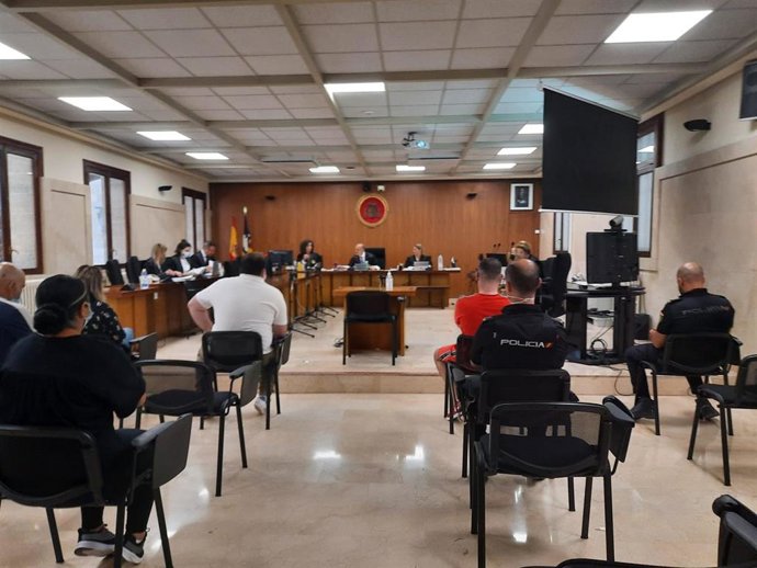 Los acusados, durante el juicio este jueves en la Audiencia Provincial de Baleares.