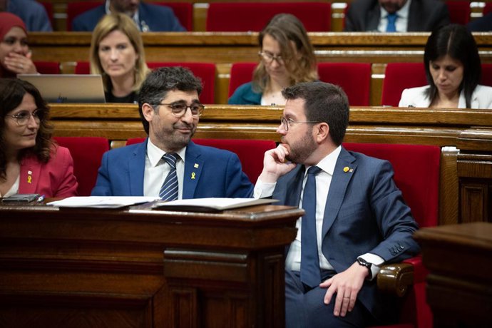 El vicepresident de la Generalitat, Jordi Puigneró, i el president, Pere Aragons