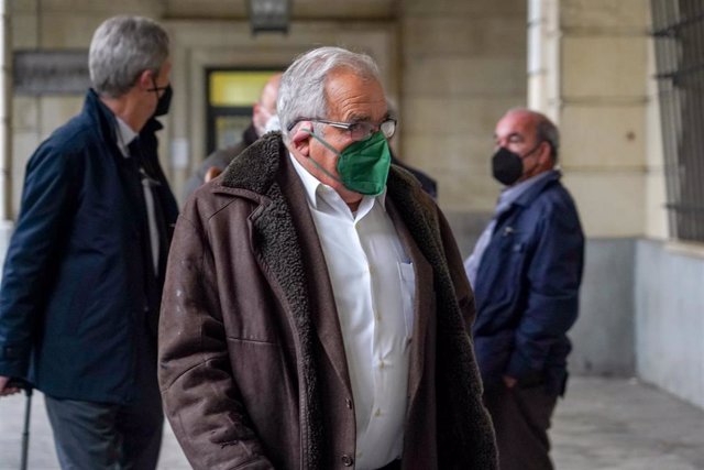 Archivo - Llegada a la Audiencia de Ángel Rodríguez de la Borbolla, hermano del expresidente socialista de la Junta de Andalucía José Rodríguez de la Borbolla y exalcalde de Cazalla de la Sierra por el PSOE, en foto de archivo.