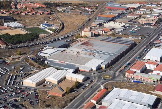 Archivo - Vista aérea de la planta de Nissan.