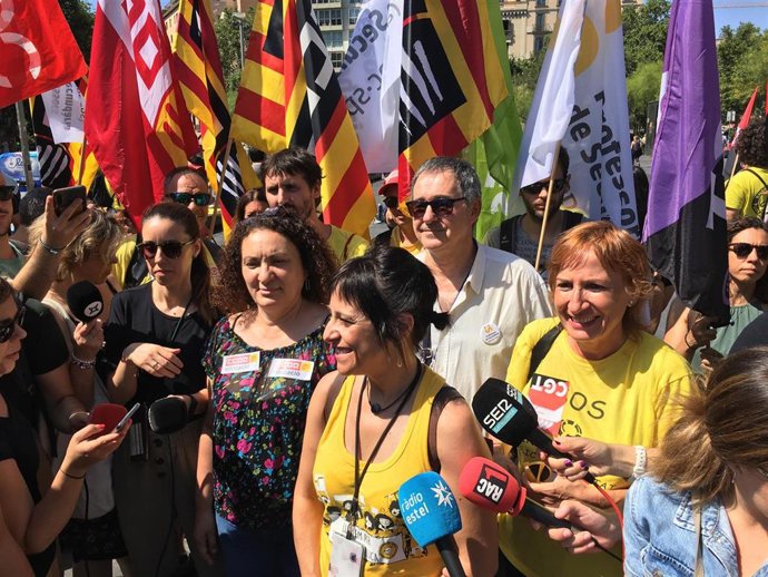 Sindicatos educativos avisan que el próximo curso "no empezará con tranquilidad"