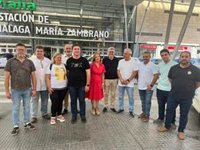 El PSOE se compromete con el sector del taxi "a perseguir la competencia desleal"