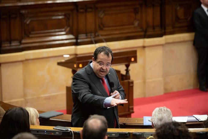 El conseller de Interior, Joan Ignasi Elena, interviene en una sesión de control, en el Parlament de Cataluña, a 8 de junio de 2022, en Barcelona, Catalunya (España). 