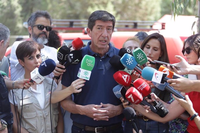 El vicepresidente de la Junta de Andalucía, Juan Marín,  en declaraciones a la prensa en el puesto de mando instalado en la zona del incendio que se ha declarado en Pujerra (Málaga) 09 de junio del 2022 en Pujerra (Málaga, Andalucía, España)