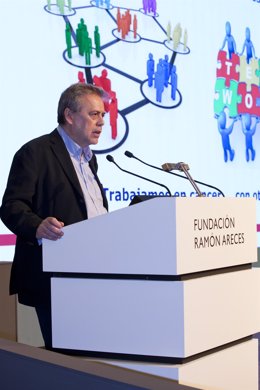 Antonio Gómez, presidente de la Sociedad Española de Oncología Radioterápica, durante su intervención en la jornada organizada por la Fundación Ramón Areces.