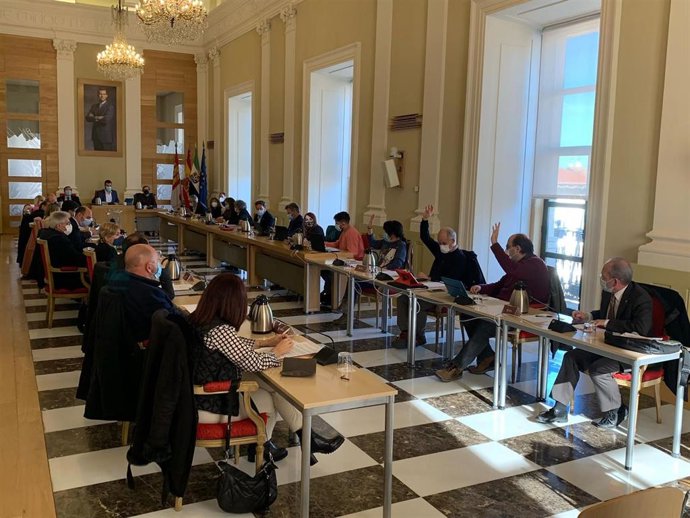 Archivo - Imagen de archivo de un Pleno en el Ayuntamiento de Cáceres