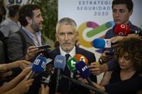 Marlaska rebaja las colas en aeropuertos a momentos puntuales: "Hablar de caos es absolutamente desproporcionado"