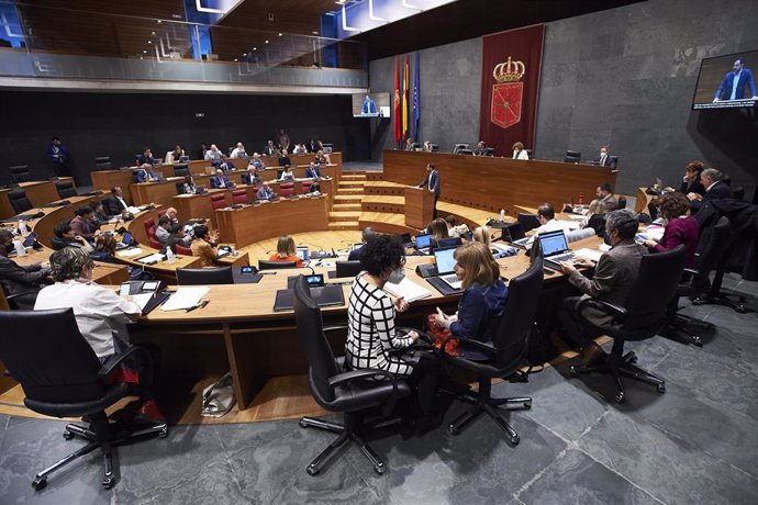 Archivo - Foto de archivo del pleno del Parlamento de Navarra.