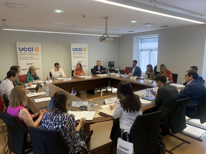 La concejala delegada de Turismo y secretaria general de la Unión de Ciudades Capitales Iberoamericanas (UCCI), Almudena Maíllo, ha presidido hoy un encuentro para ultimar la Estrategia Iberoamericana de Turismo del Futuro de la UCCI