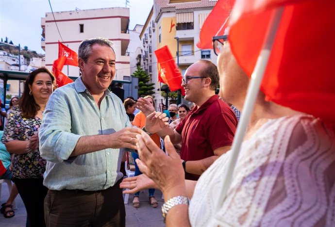 El candidato del PSOE-A a la Presidencia de la Junta, Juan Espadas, en un acto en Albuñol (Granada) de su campaña para las elecciones andaluzas del 19 de junio.