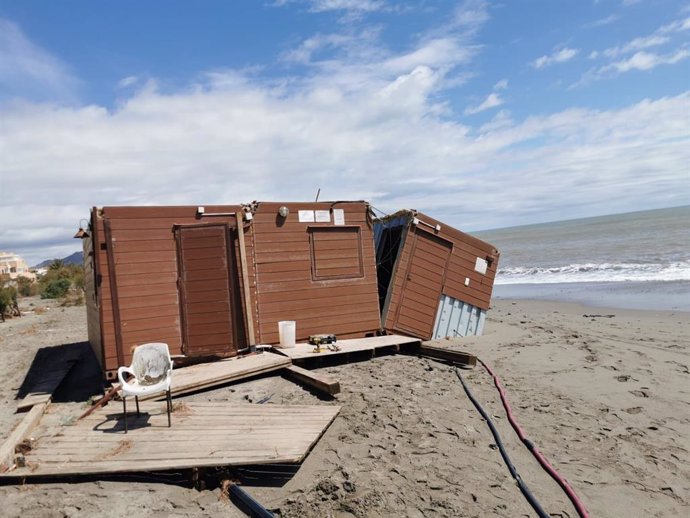 Archivo - Chiringuito en la playa de Vera (Almería) tras el temporal costero de la pasada primavera. 