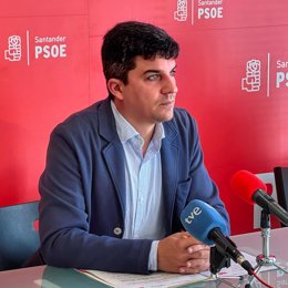 El portavoz del Grupo Municipal Socialista en el Ayuntamiento de Santander, Daniel Fernández