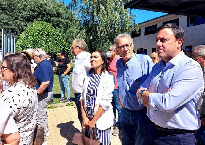 El secretario xeral del PSdeG, Valentín González Formoso, en una protesta ante el Hospital de Valdeorras