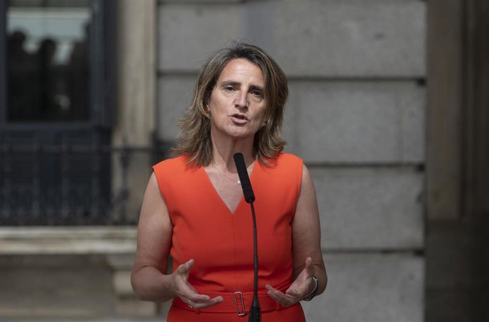 La vicepresidenta tercera y ministra para la Transición Ecológica y el Reto Demográfico, Teresa Ribera, comparece durante una sesión plenaria en el Congreso de los Diputados, a 9 de junio de 2022, en Madrid (España). El pleno gira en torno a la votación