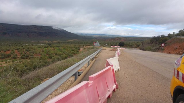 Carretera de Sorihuela de Guadalimar a la A-32.