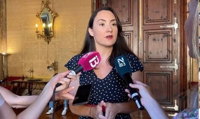 La portavoz de Ciudadanos en el Consell de Mallorca, Beatriz Camiña, en declaraciones a los medios.