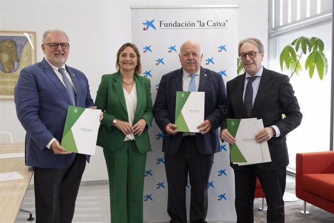 La Fundación 'la Caixa' amplía su alianza para atender a personas al final de la vida y a sus familiares en Andalucía