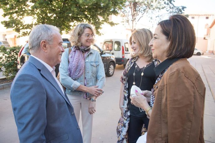 Gracia ha participado en la inauguración de la jornada sobre mujeres rurales organizada por FADEMUR Aragón en Ayerbe.
