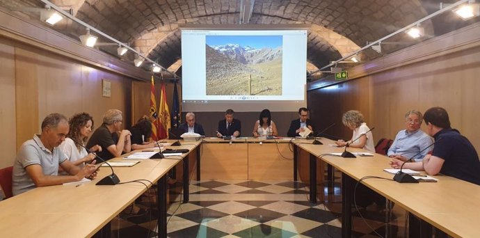 El vicepresidente y consejero de Industria, Competitividad y Desarrollo Empresarial, Arturo Aliaga, que preside la Comisión de Senderos Turísticos de Aragón.