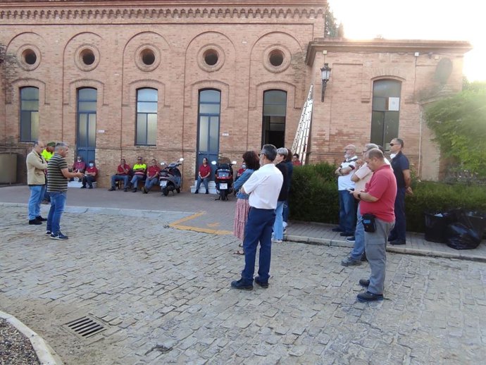 Trabajadores del cementerio de Sevilla