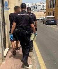 Dos detenidos por robar un televisor y un móvil a un hombre amenazándole con una navaja en Ciudadela