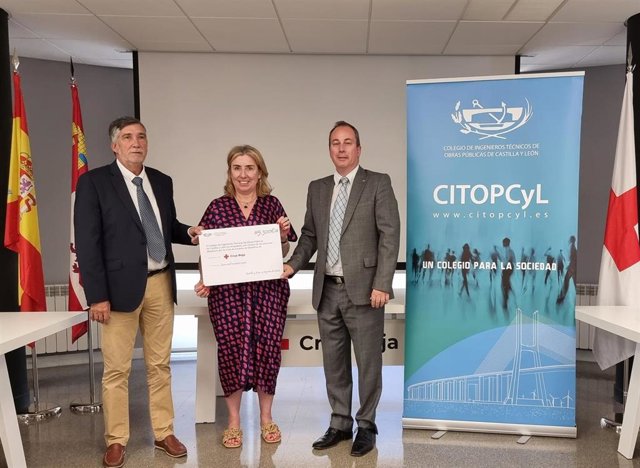 Acto de entrega de la donación del Citopcyl a Cruz Roja.