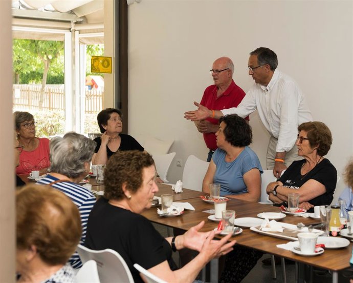 García Egea (Cs) participa en un encuentro con mayores.