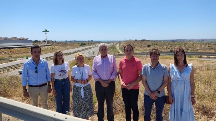 Cargos del PP visitan el desdoblamiento de la carretera Vera-Garrucha