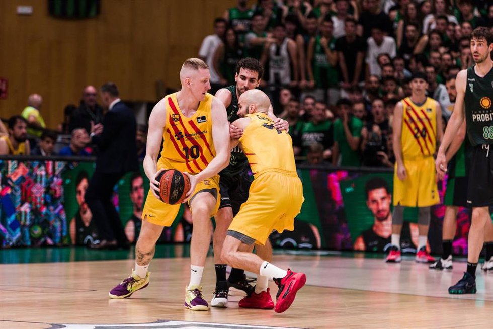 El jugador del Bara Rolands Smits