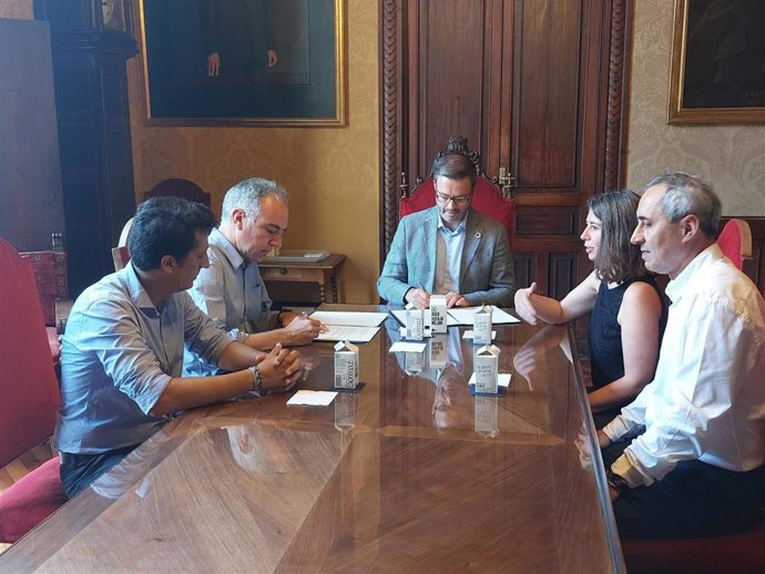 Firma del convenio entre Cort y el Colegio de Arquitectos.