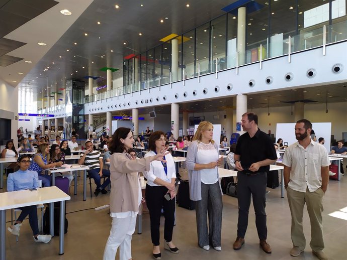 El aeropuerto de Castellón acoge un taller de arquitectura sobre reutilización de fuselajes de aviones para viviendas