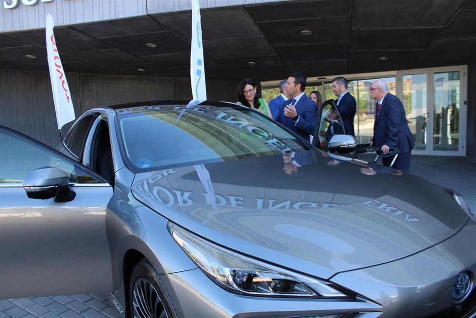Presentación en la UHU de un vehículo de hidrógeno.