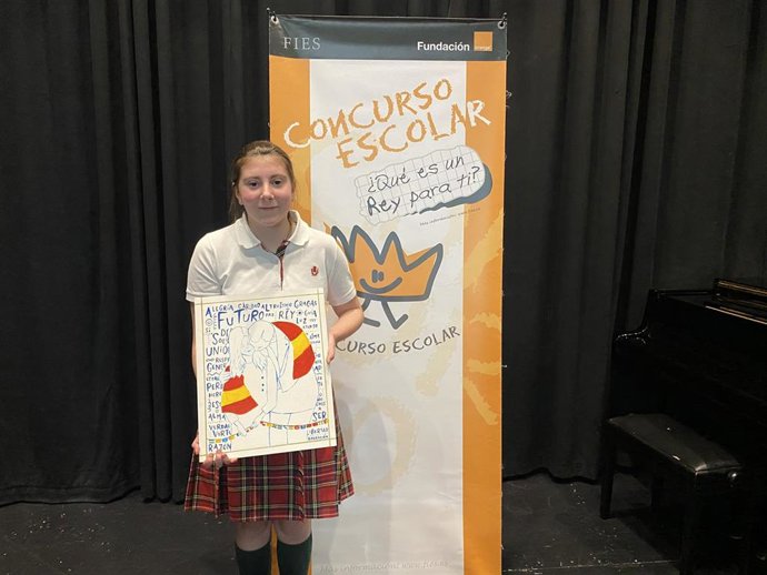 La escolar ganadora del certamen '¿Qué es un rey para ti? en Andalucía', Mercedes Dolores Lucena, y su dibujo.
