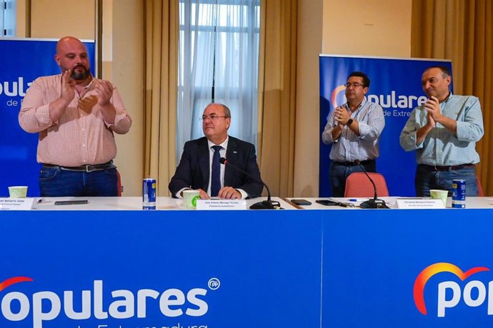 El presidente del PP de Extremadura, José Antonio Monago, preside la Junta Directiva Regional que ha convocado el XIII Congreso Regional del partido