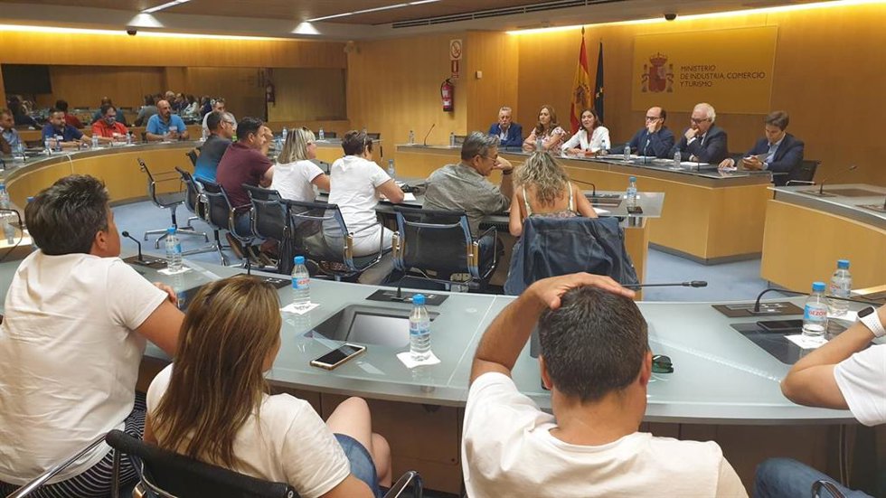 Reunión entre los comités de empresa de las fábricas de Siro y  el Ministerio de Industria, Comercio y Turismo