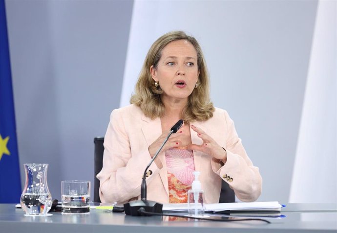 La vicepresidenta primera y ministra de Asuntos Económicos y Transformación Digital, Nadia Calviño, tras la reunión del Consejo de Ministros, en el Complejo de la Moncloa, a 24 de mayo de 2022, en Madrid (España).