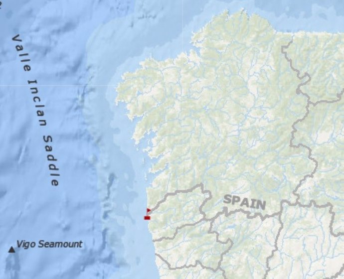 Zona en la que ha sido rescatado el tripulante de una embarcación volcada en la desembocadura del Miño y trasladado a un hospital de Vigo.