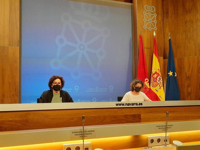 La consejera Maeztu y la directora gerente de la Agencia Navarra de Autonomía y Desarrollo de las Personas, Inés Francés, durante la rueda de prensa