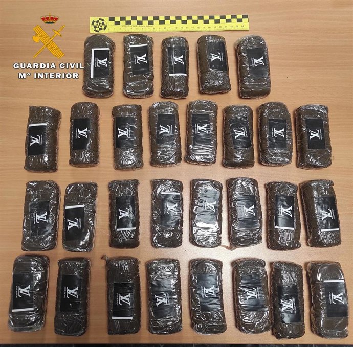 La Guardia Civil de Albacete detiene a dos personas por un presunto delito contra la salud pública e incauta 6.000 dosis de hachís