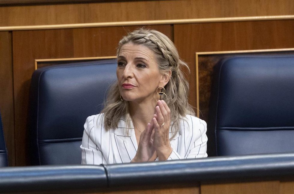 La vicepresidenta segunda y ministra de Trabajo y Seguridad Social, Yolanda Díaz, durante una sesión plenaria en el Congreso de los Diputados, a 9 de junio de 2022, en Madrid (España). 
