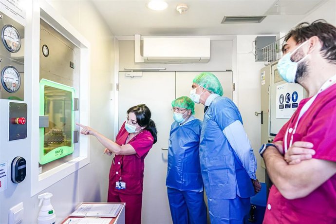 El consejero de Sanidad, Enrique Ruiz Escudero, visita La Paz.