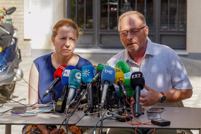Los padres de Marta del Castillo, en  rueda de prensa sobre la condena por falso testimonio a Francisco Javier García, conocido como el Cuco, y su madre 