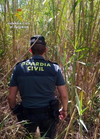 La Guardia Civil rescata a una mujer que cayó al río Segura cuando intentaba recuperar a su perro