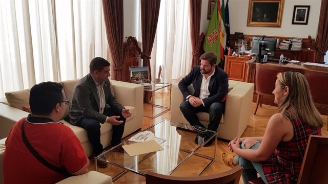 Reunión con representantes de la Escuela Cultural de Tauromaquia de Jaén.