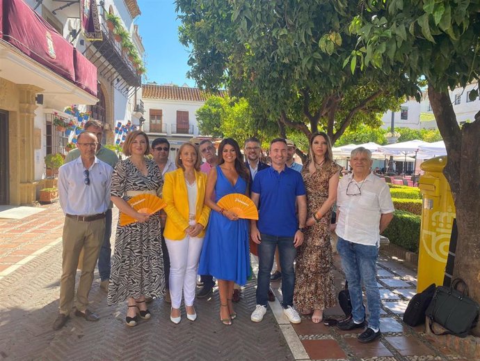 Guillermo Díaz, coordinador provincial de Cs y diputado nacional, Guillermo Díaz, junto a la número 1 de la formación liberal a las andaluzas, Nuria Rodríguez y otros miembros de la formación liberal.