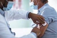 El 67% de las notificaciones de efectos adversos recibidos por la AEMPS en 2021 fue por alguna vacuna del Covid-19